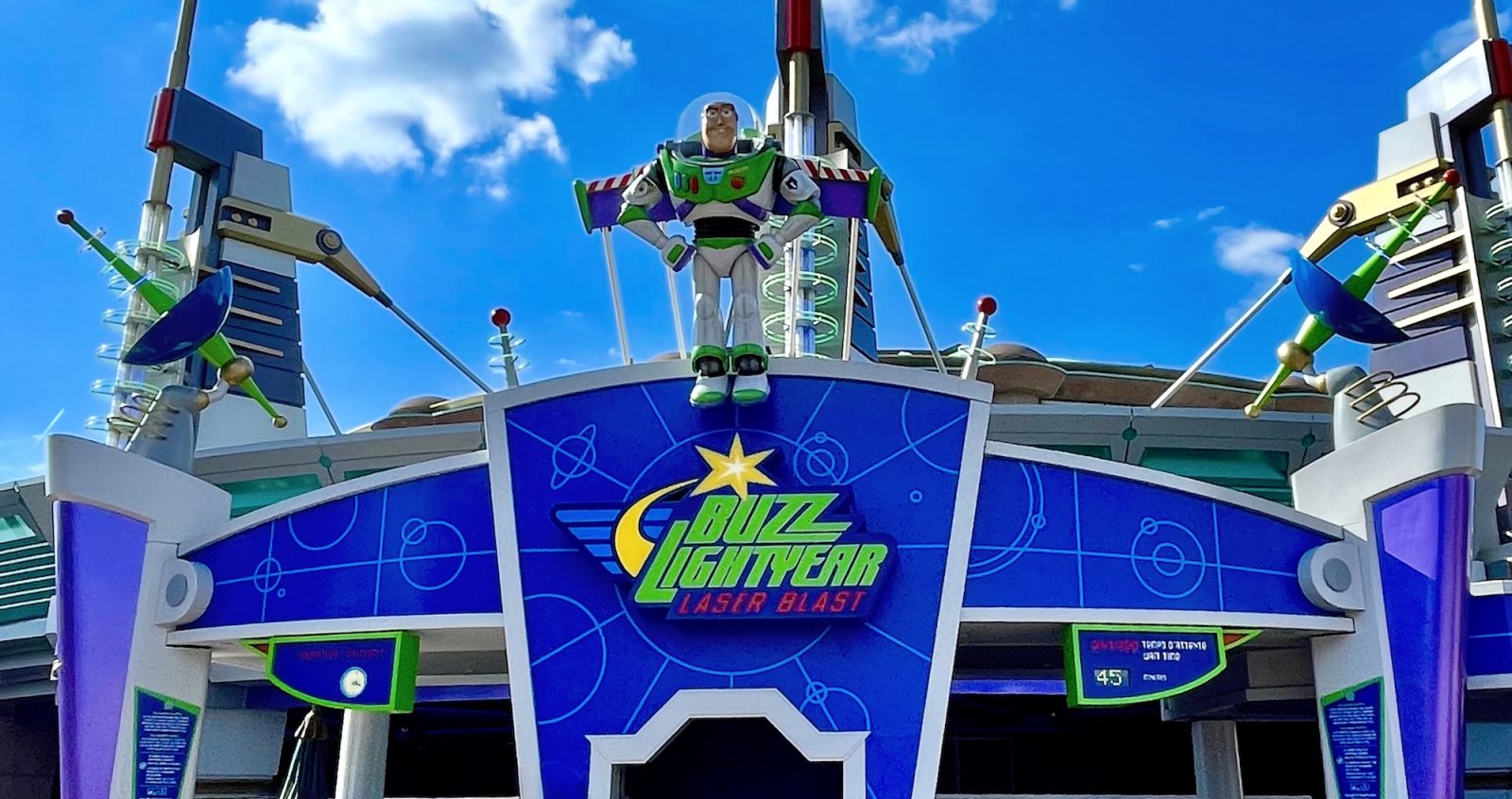 Attraction buzz lightyear l eclair