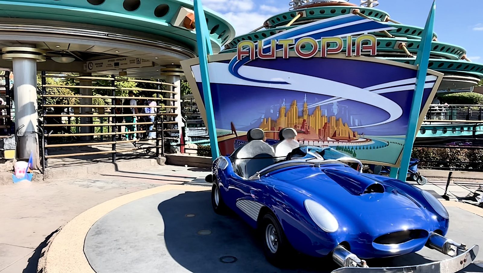 Attraction mange disneyland autopia enfants