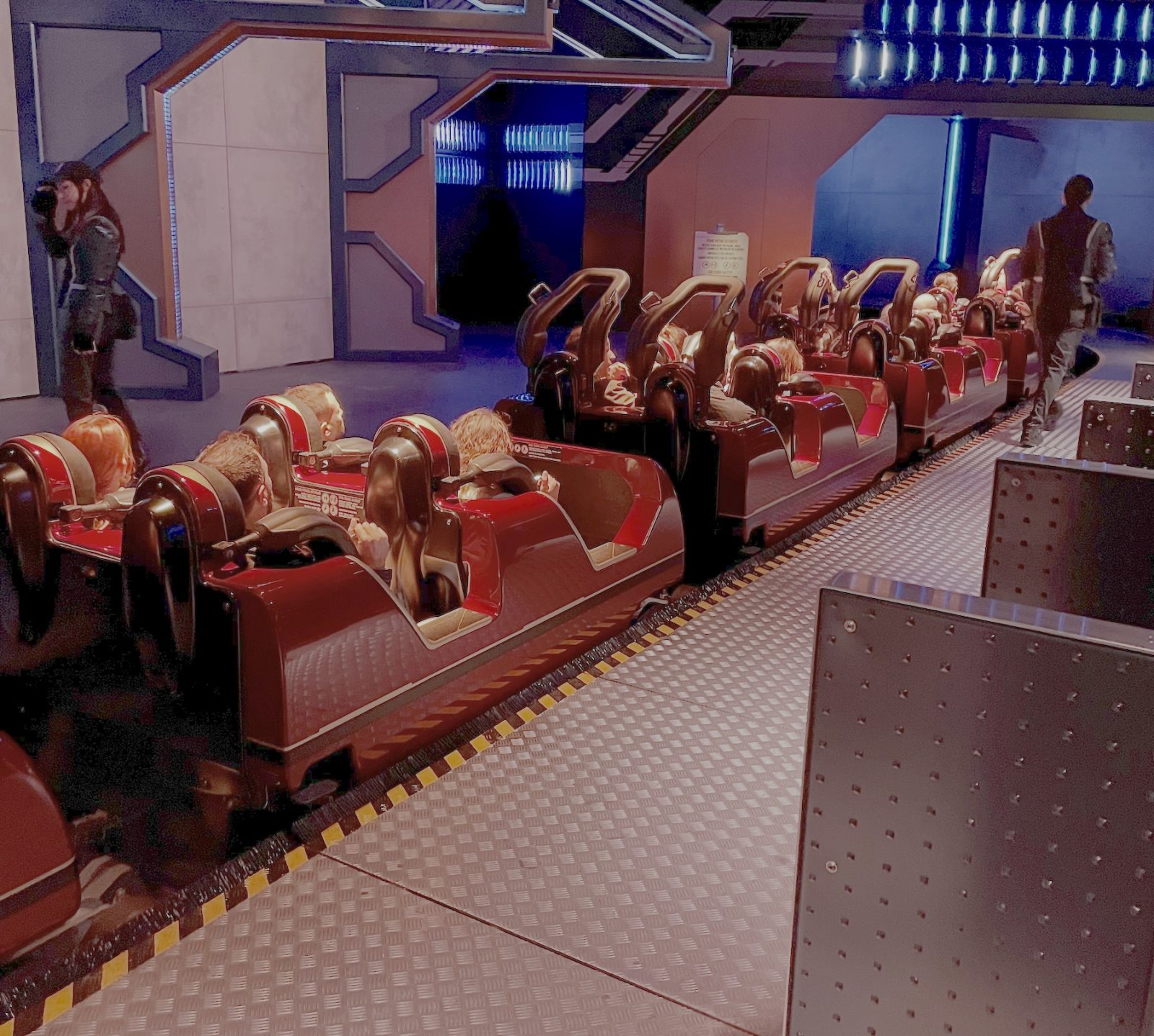 coaster grand-huit Avengers Assemble: Flight Force à Disney Adventure World