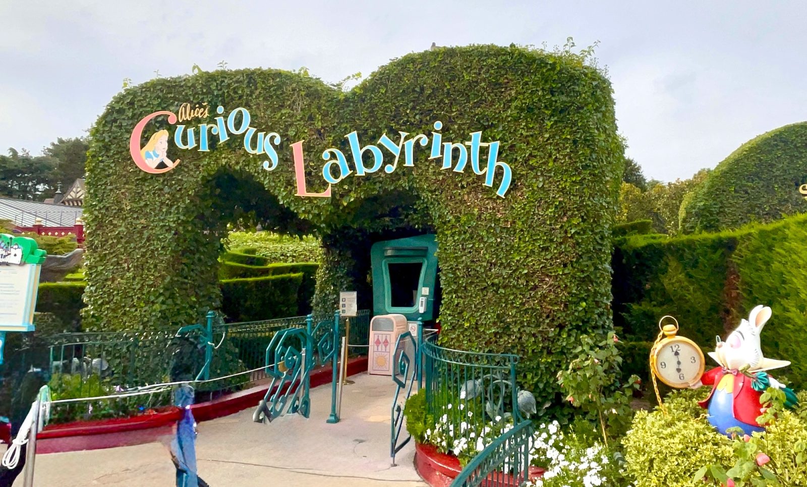 Labyrinthe alice au pays des merveilles à disneyland