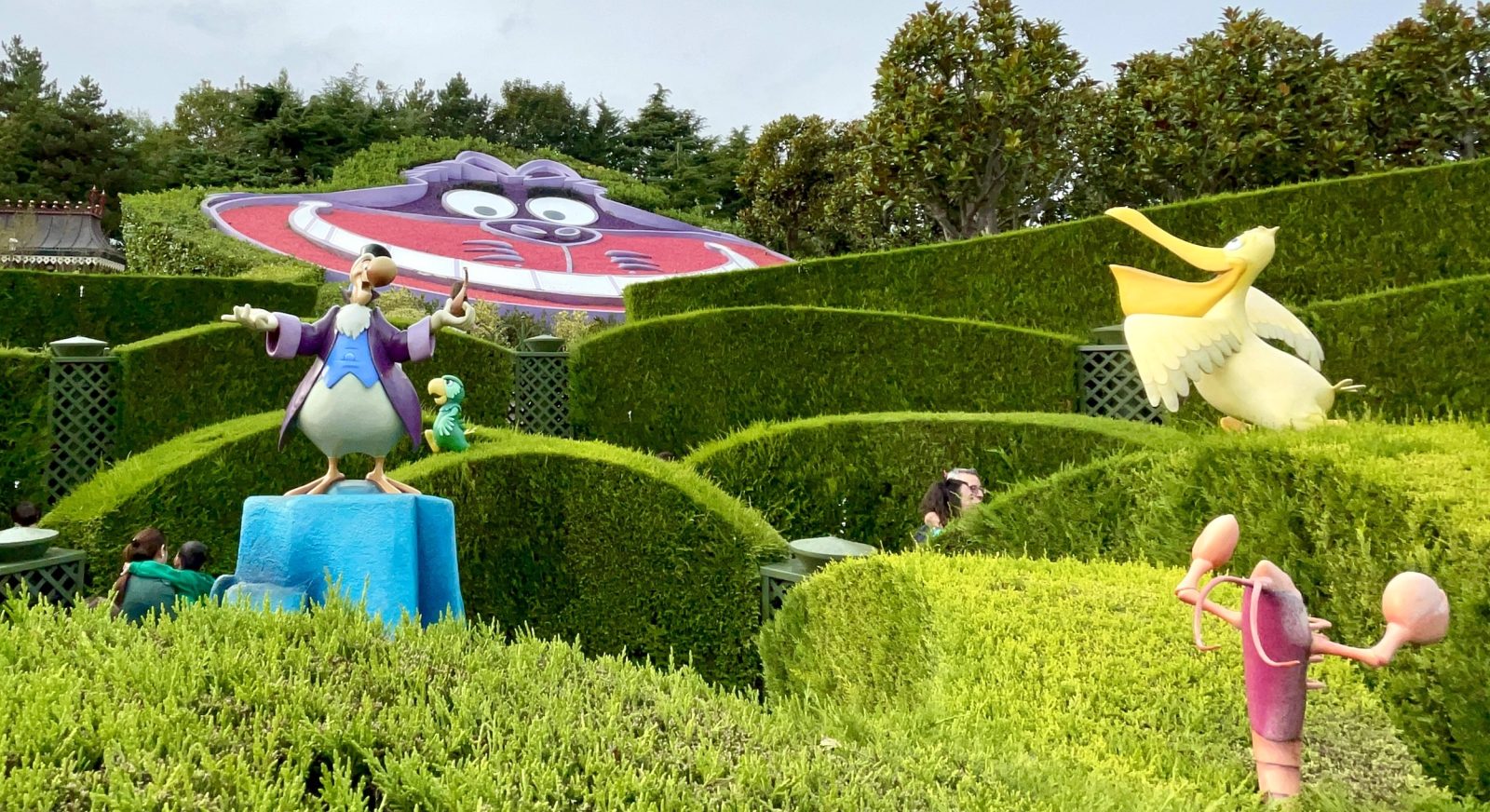 Les sculptures d 'animaux dans le labyrinthe alice