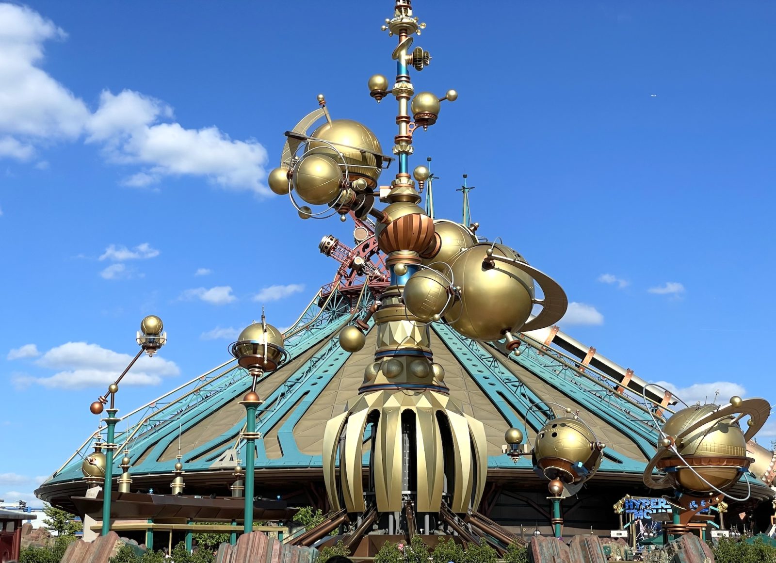 Orbitron manege enfant à Discoveryland disneyland