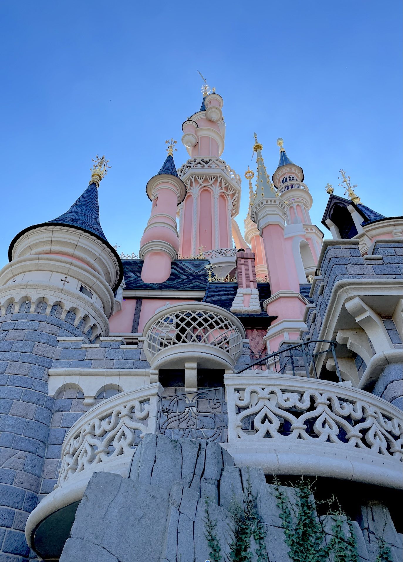Photo chateau disneyland vu en dessous