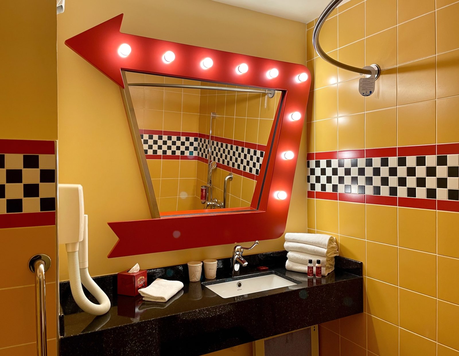 Photo salle de bain hotel cars santa fe disneyland