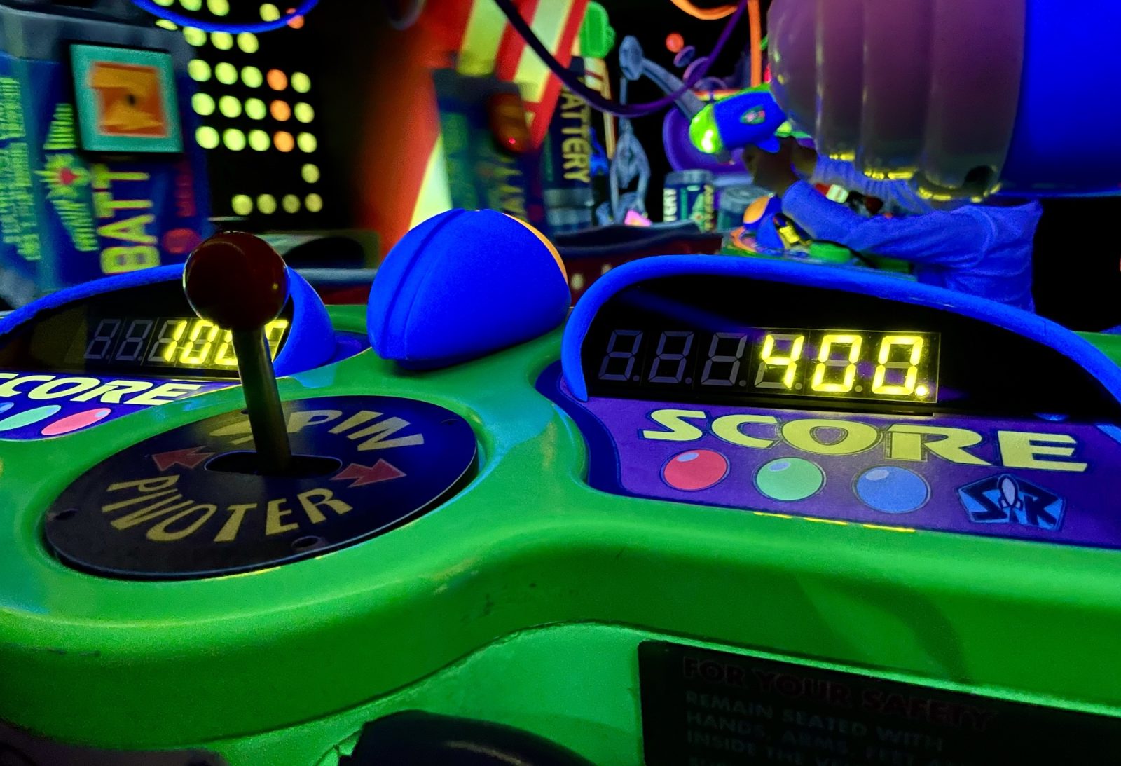 Pilotage attraction buzz eclair laser blast