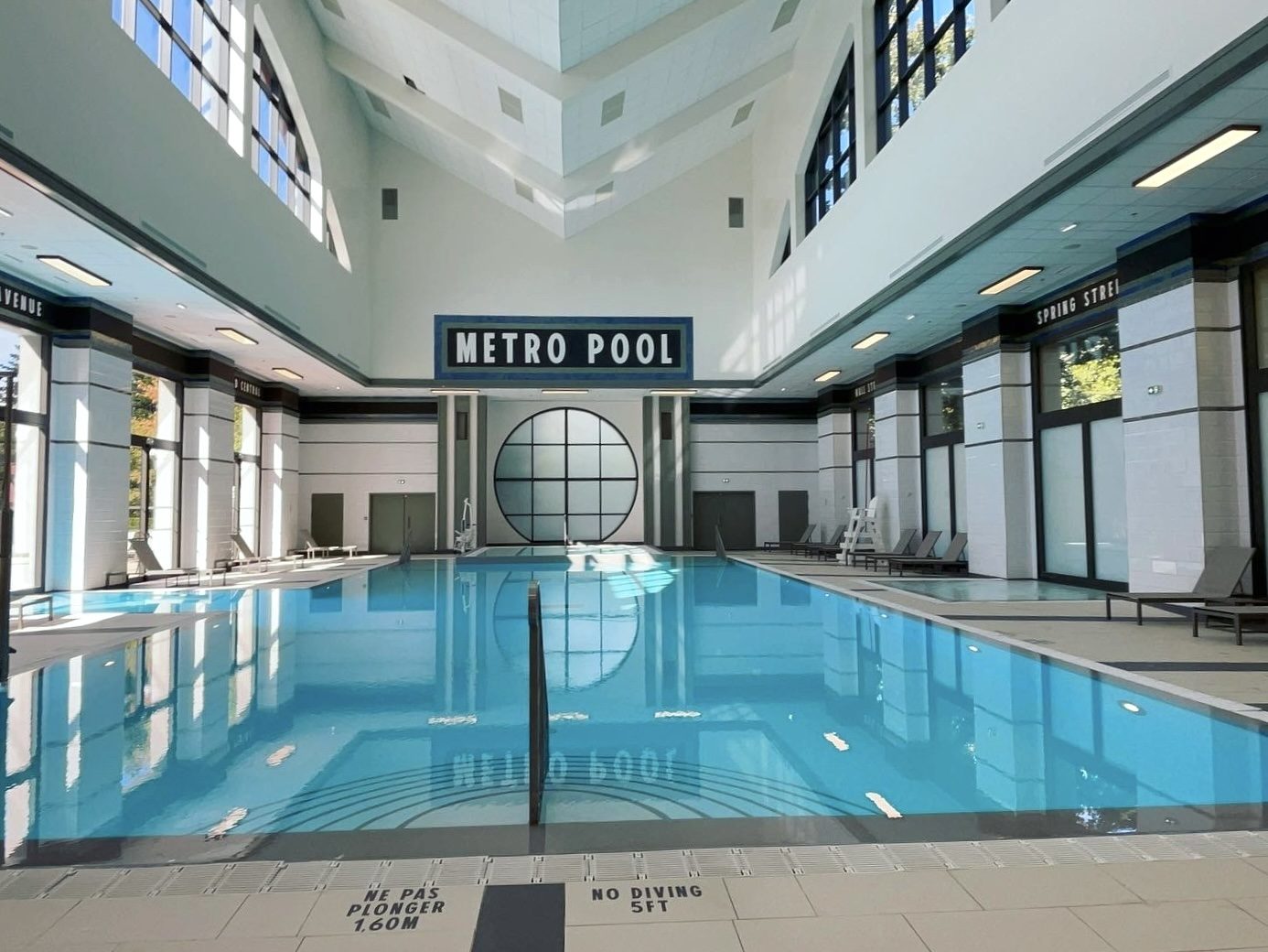 Piscine hotel marvel new york disneyland paris