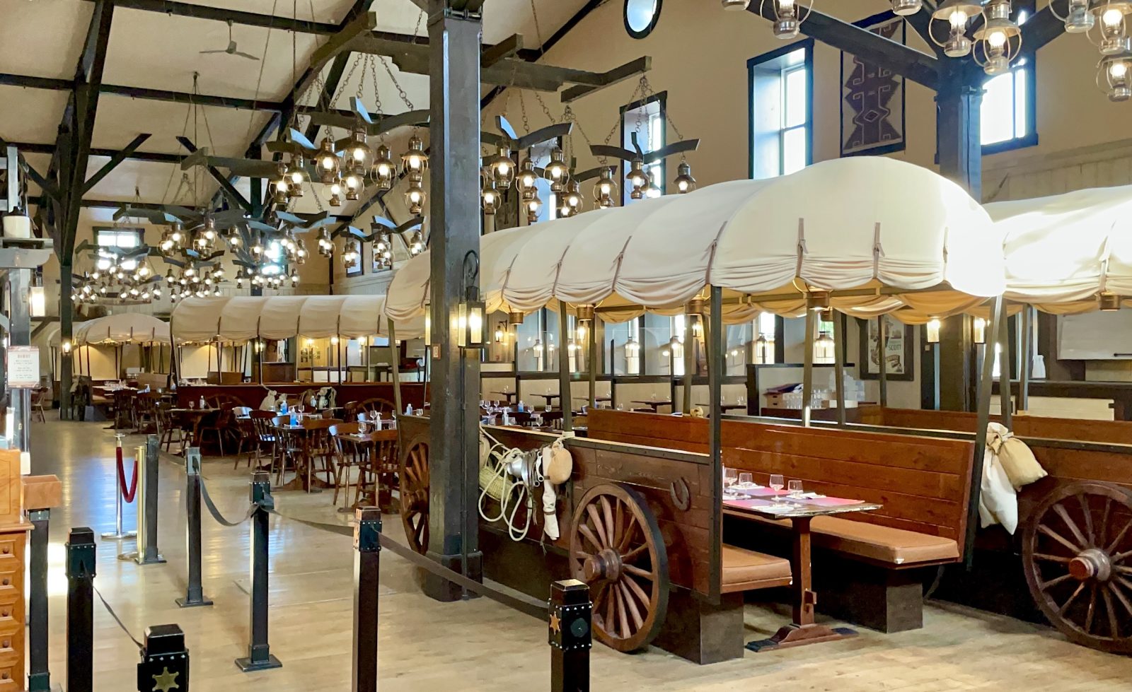 Restaurant wagon diligence hotel cheyenne disneyland paris